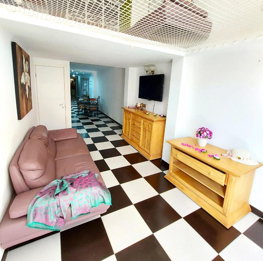 Elegant 3 Bedrooms, Wifi Free 아데제 외부 사진