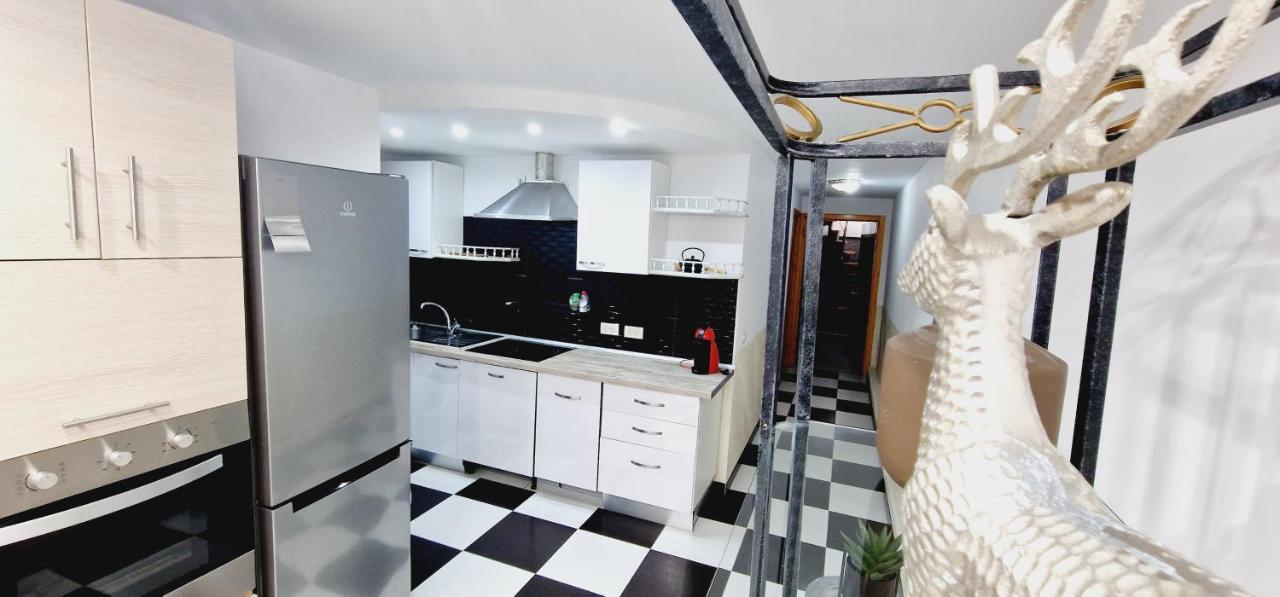 Elegant 3 Bedrooms, Wifi Free 아데제 외부 사진