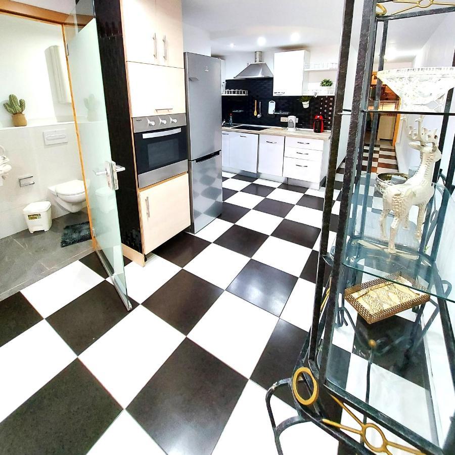 Elegant 3 Bedrooms, Wifi Free 아데제 외부 사진