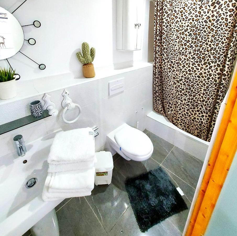 Elegant 3 Bedrooms, Wifi Free 아데제 외부 사진