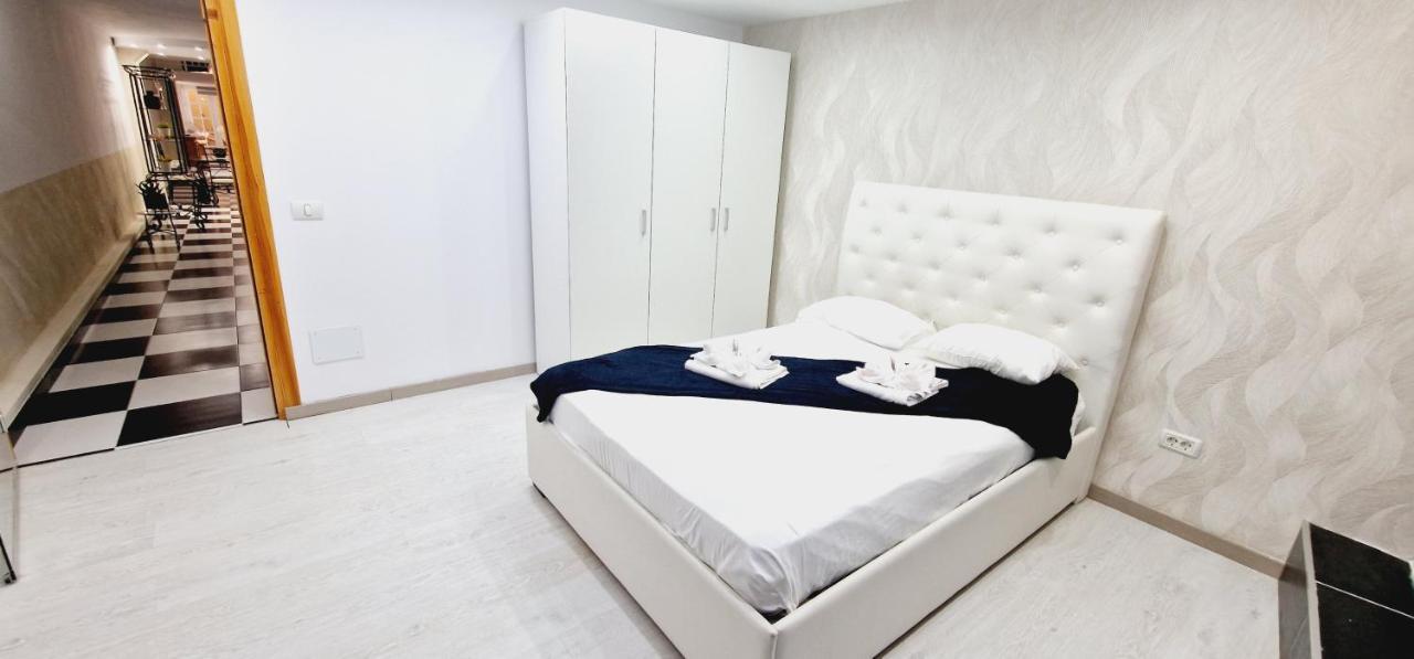 Elegant 3 Bedrooms, Wifi Free 아데제 외부 사진